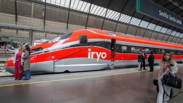 Lo que el Gobierno oculta del caos ferroviario: una catenaria de Adif explotó a pocos metros del tren de Iryo