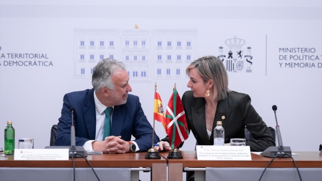 Gobierno y País Vasco ratifican el traspaso de competencias de permisos de trabajo para extranjeros y meteorología