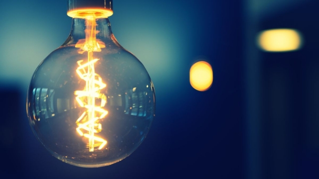 El precio medio de la luz será este domingo de 22,33 euros/MWh y tendrá coste negativo o cero en diez horas