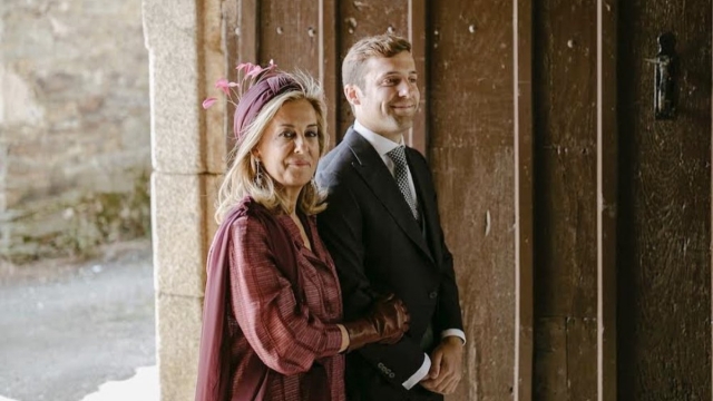 Consejos para vestir elegante si eres la madrina en una boda