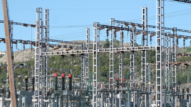 El precio de la luz se duplica para hoy, 1 de abril: ¿en qué franja será más cara y más barata?