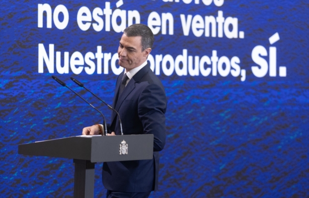 Los 'aranceles' de Sánchez: casi 100 subidas fiscales y 23.000 millones en sobrecostes laborales