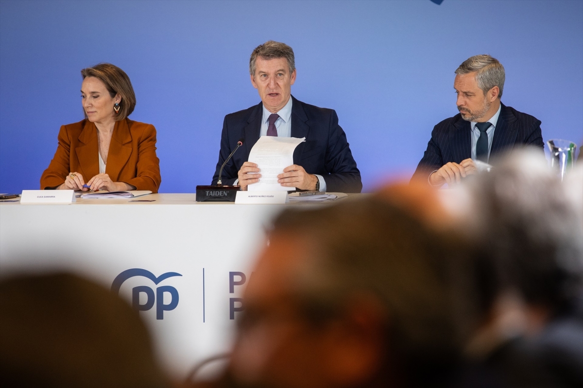 El PP descarta reformar la Constitución para incluir el aborto y acusa a Sánchez de emplearlo "como cortina de humo"