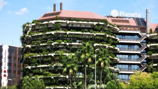 Amancio Ortega negocia la compra de la sede de Planeta por 240 millones