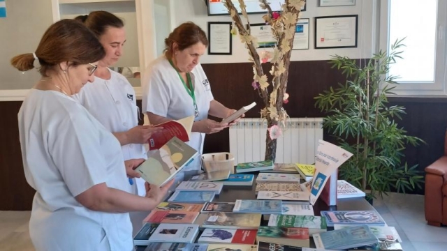El Hospital público Guadarrama conmemora el Día del Libro con pacientes, familiares y profesionales