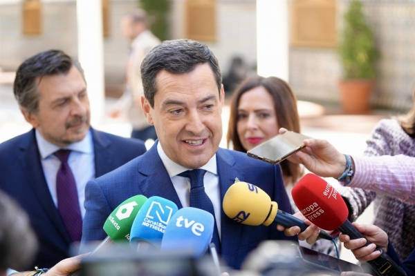 El Gobierno inventa una polémica artificial tras su fracaso en la cumbre y Moreno se mofa del ministro Puente