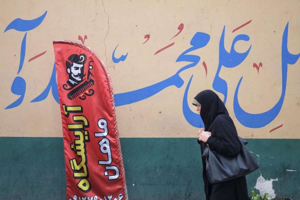  “Corrija su forma de vestir”: las iraníes, una vez más bajo presión por no usar el velo islámico