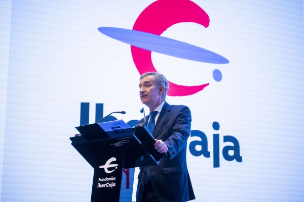 Ibercaja regresa a su imagen de antigua caja tras blindarse para evitar la salida a Bolsa