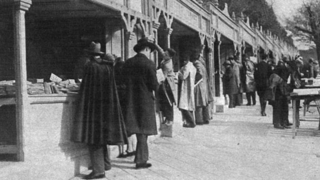 Un siglo de la Cuesta de Moyano: historias de los cazatesoros bibliográficos