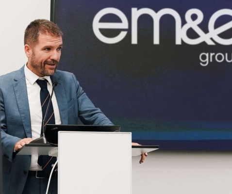 Escribano cierra un acuerdo con Atrevia para engrasar su fusión con Indra