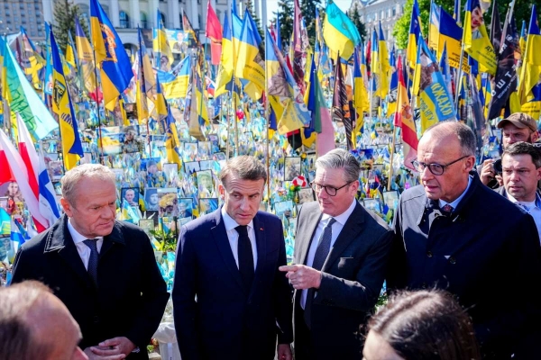 Starmer, Macron y Merz dan la espalda a Sánchez en su visita a Kiev