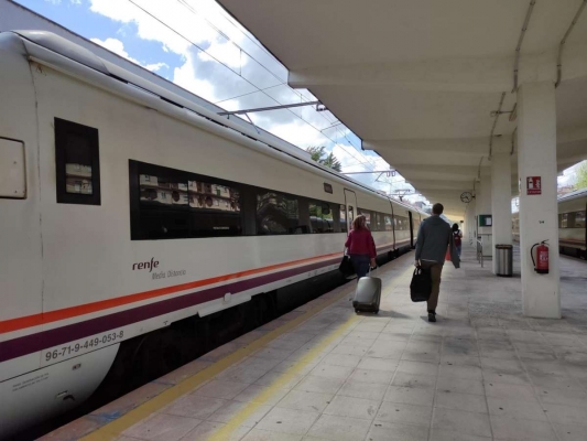 Óscar Puente castiga a Andalucía: destina un 740% más de presupuesto para los trenes en Cataluña