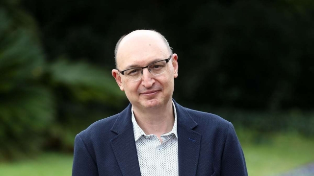 Empiezan las destituciones de periodistas en los medios de Prisa: Fran Llorente sustituye a Domínguez en la SER