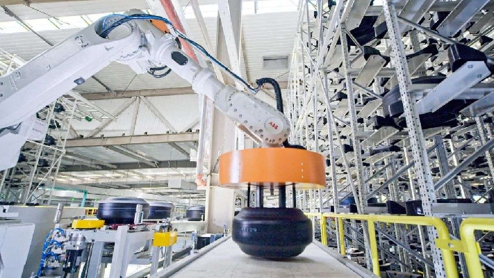 No solo coches eléctricos: la CE investiga a China por subsidios en la importación de neumáticos