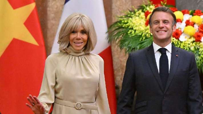 El polémico bofetón de Brigitte a Emmanuel Macron: estas son las imágenes más comentadas de su viaje a Vietnam
