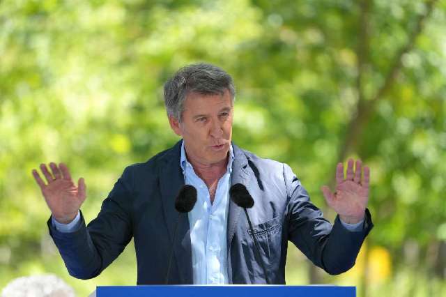 Inmigración y 'giro social': la estrategia de Feijóo para 'robar' dos millones de votos a Vox y PSOE