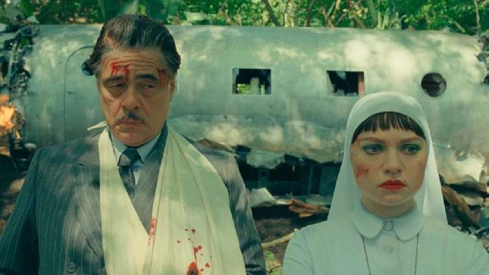 Wes Anderson abandona los personajes autómatas y recupera el brillo en ‘La trama fenicia’