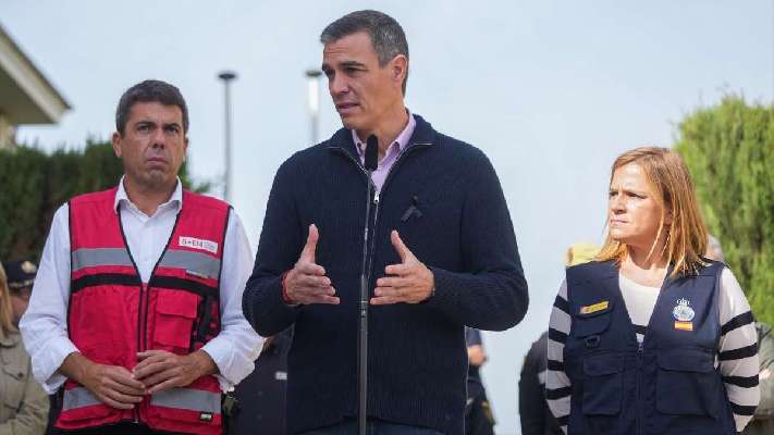 Sánchez asumió competencias de la Generalitat con el envío de una alerta en plena dana