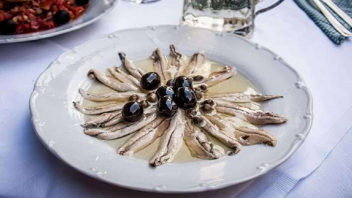 El truco definitivo de Arguiñano para limpiar las anchoas sin destrozarlas