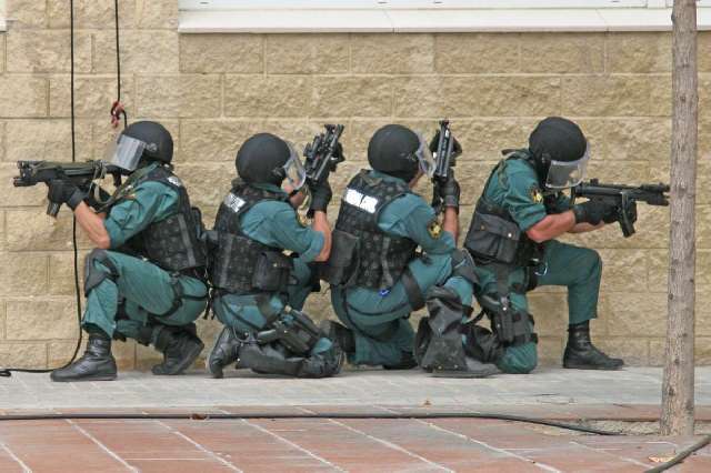 Los guardias civiles ya disparan menos balas que los vigilantes privados: los efectos del veto a Israel