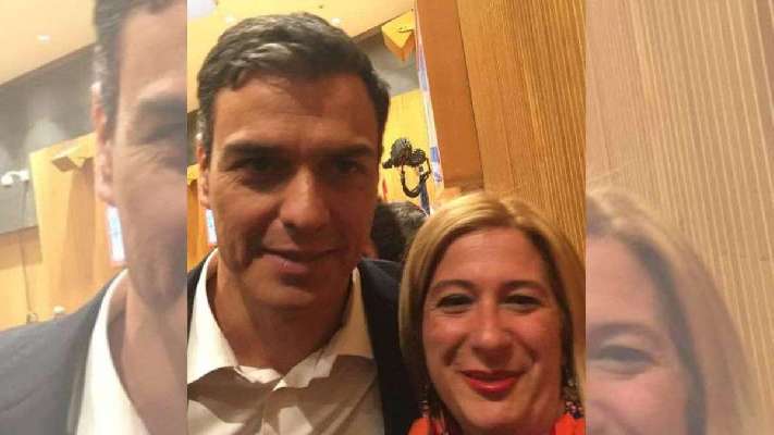 Sánchez ya se escribía por redes con la 'militante de base' Leire Díez desde 2011: “Good morning”