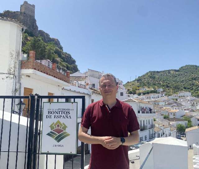 ¿Quieres trabajar solo cuatro días a la semana? Hazte funcionario en Zahara de la Sierra