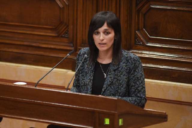 El Parlament descafeína su 'pacto antifascista' para no inflar a Aliança Catalana