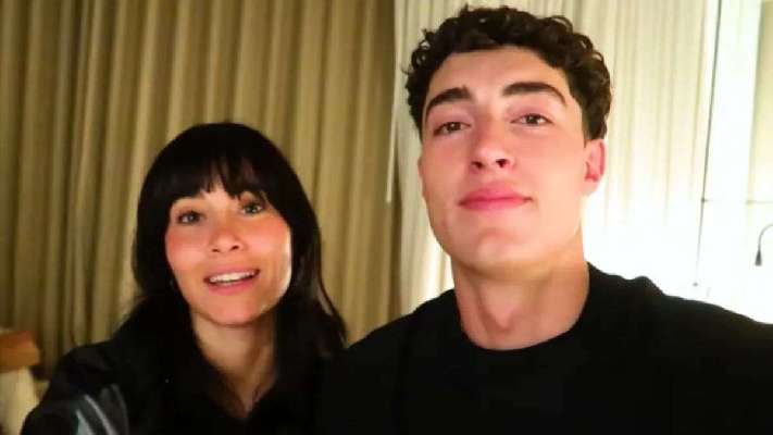 Los fotos de Aitana y Plex juntos: besos, caricias y su primera discusión de pareja en una discoteca 