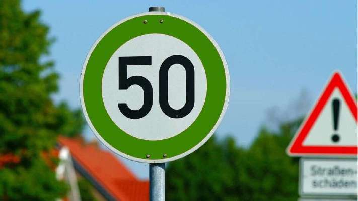 La nueva señal con borde verde de la DGT: esto es lo que debes hacer si la ves