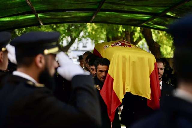 Polémica por la medalla al policía arrollado en Málaga: 