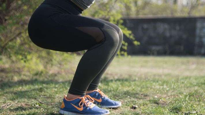 El ejercicio para acabar con el sedentarismo en pocos minutos y sin moverte de casa