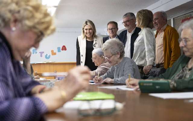 Más jubiladas y menos pensiones de viudedad: la transformación femenina del mercado laboral