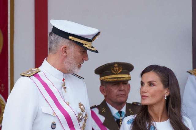 Los Reyes Felipe y Letizia presiden el desfile de las Fuerzas Armadas en Tenerife