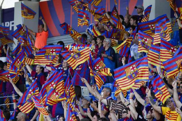 Parte de la afición del Barcelona pita el himno de España en la final de Copa de la Reina