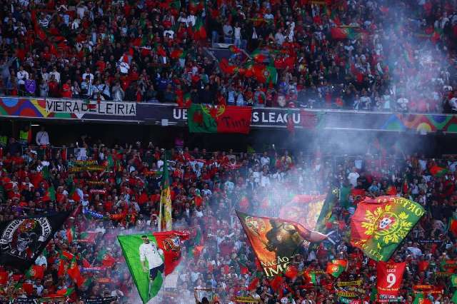 Muere un aficionado en el Portugal-España tras caerse desde lo alto de la grada