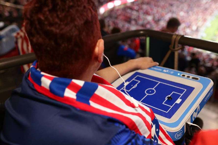 Telefónica y Atlético de Madrid ofrecen una solución tecnológica pionera para aficionados con discapacidad visual 