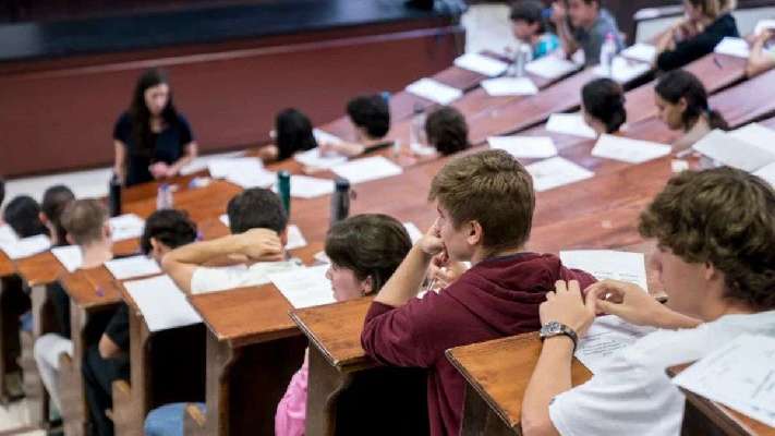 Auge de la universidad privada: duplica su oferta de grados en menos de una década