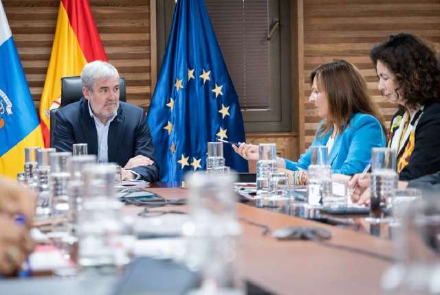 Alerta en Canarias: 5.645 menores ya colapsan el sistema de acogida ante una nueva oleada de cayucos