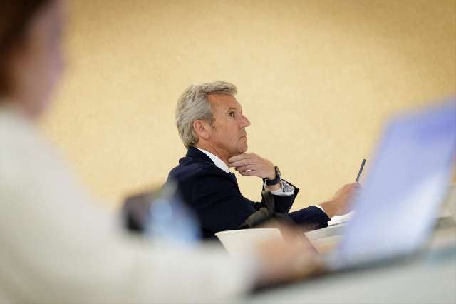 Rueda contrapone la dimisión de su consejero frente al enroque del fiscal general