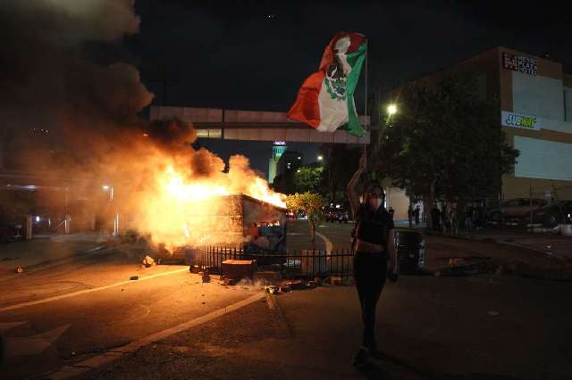 Trump lleva a EEUU al borde de una crisis institucional al desplegar a los marines en Los Ángeles 