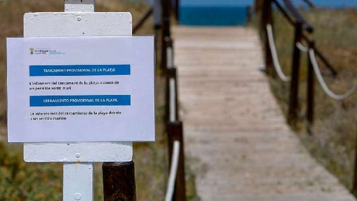 Las playas del sur de Valencia siguen cerradas por un posible vertido