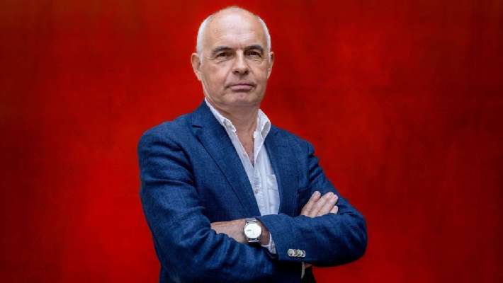 Sabino Méndez: “La relación del artista con los políticos siempre será la de un perro con una farola”