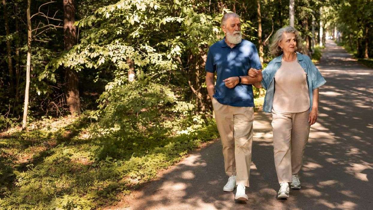 Un hábito saludable de solo 30 minutos para los mayores de 65 años - Freepik