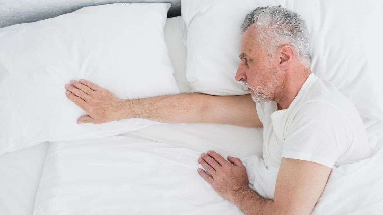 Horario, temperatura, luz... consejos de los médicos para dormir mejor - Freepik