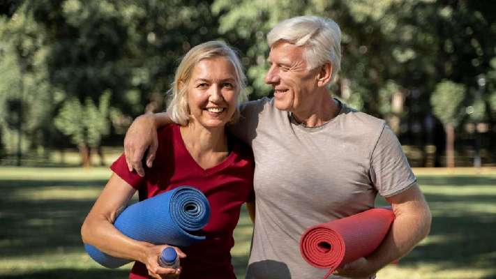 Esta es la regla del 6-6-6, la tendencia que arrasa entre los mayores de 60 años para ponerse en forma fácil