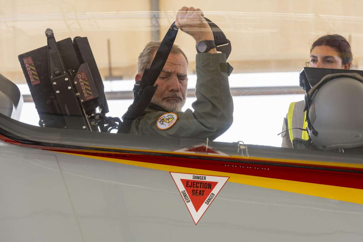 Rey Felipe con el uniforme de piloto