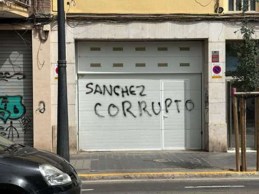 Aparecen pintadas de 