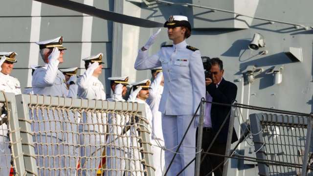 La Princesa Leonor embarca en la fragata 'Blas de Lezo' para completar su formación militar