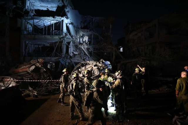 Trump niega su participación en la ofensiva israelí y amenaza a Irán si ataca objetivos de EE.UU.