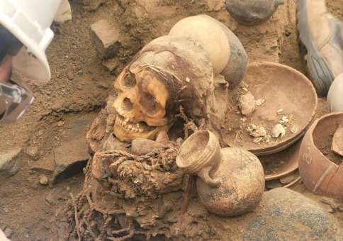 Encuentran un fardo funerario de 1.000 años en Lima durante una instalación de gas